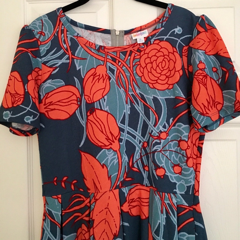 NWOT XL LuLaRoe navy/blue/red/coral floral Amelia